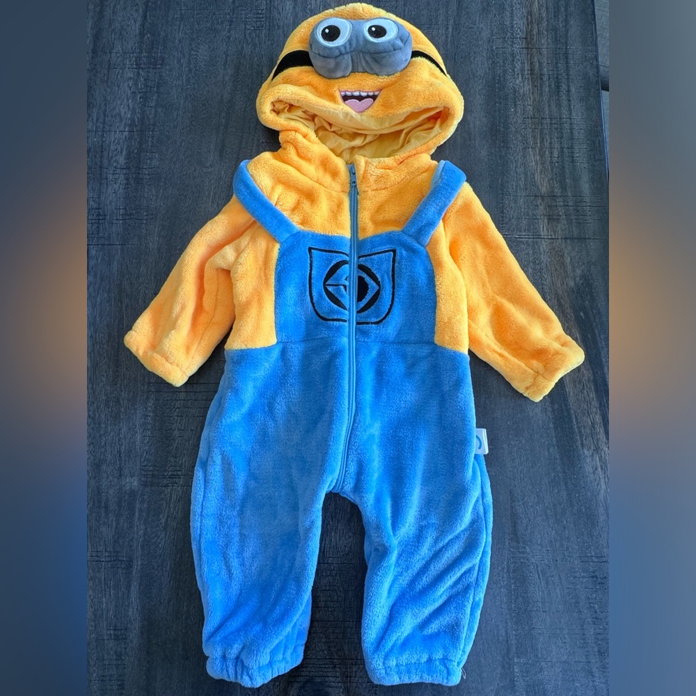 Almost brand new. Worn only once. No stains or damage of any kind.